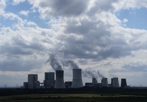 Kraftwerk und Wolken.