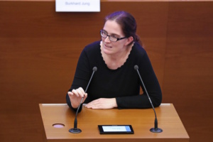 Stefanie Gruner am Rednerpult.