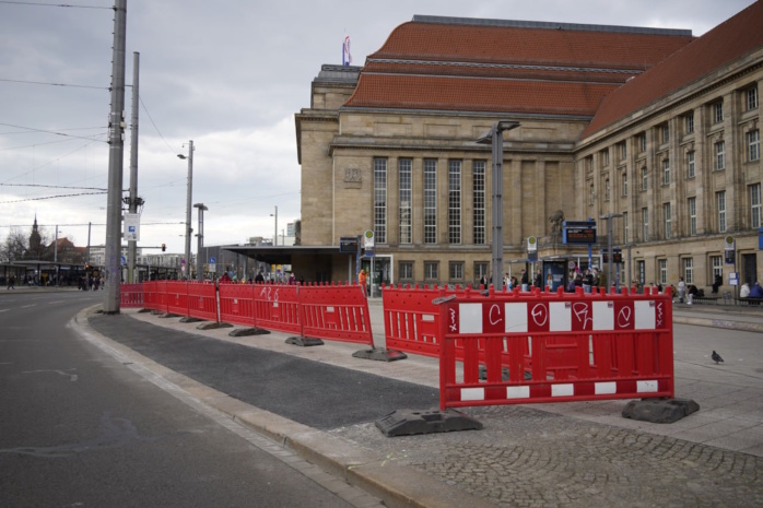 Die Abschrägung zum geplanten Radweg auf der Ostseite des Hauptbahnhofs ist schon gebaut. Foto: Tom Richter