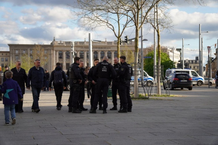 Polizisten in einer Gruppe