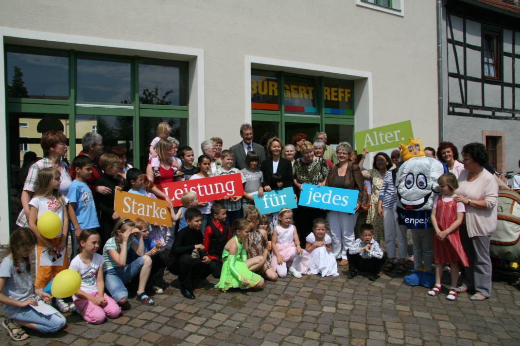 Eröffnung des Mehrgenerationenhaus 2008 durch Ursula von der Leyen. Foto: Stadt Grimma/J. Zeidler