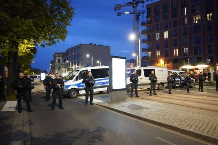 Die Reste vom Polizeikessel am Johannisplatz/Prager Str. Foto: Tom Richter