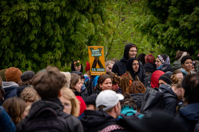 Mühlrose soll bleiben: Protest von Klimagruppen gegen Kretschmers Klimapolitik am 7. Mai 2023 in der Lausitz. Foto: Ferdinand Uhl