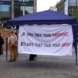 Demo gegen Asylbewerberleistungsgesetz mit Banner.
