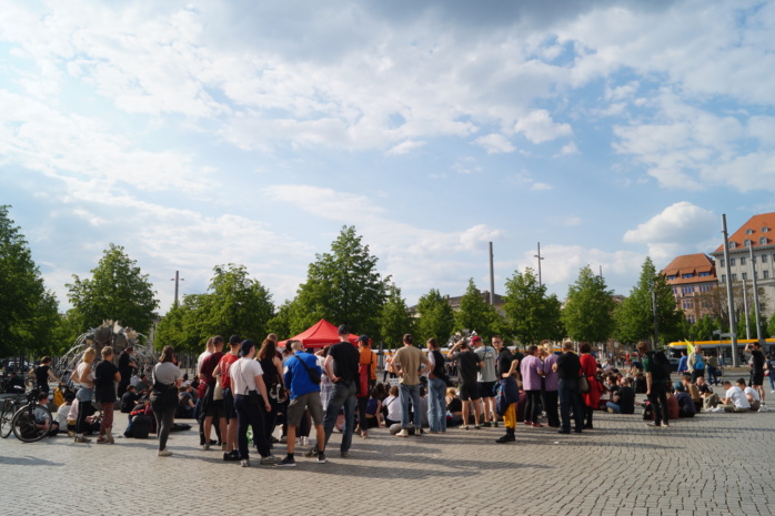 Die Kundgebung auf dem Richard-Wagner-Platz. Foto: Yaro Allisat