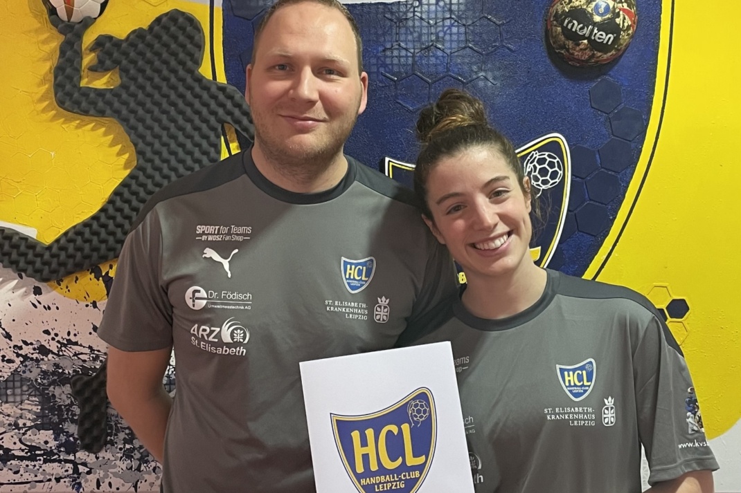 Torhüterin Elia Garcia Canabate mit HCL-Trainer Fabian Kunze. Foto: HC Leipzig