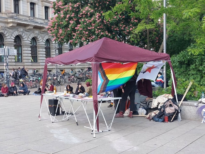 IDAHOBIT-Aktion am Wilhelm-Leuschner-Platz. Foto: Sabine Eicker