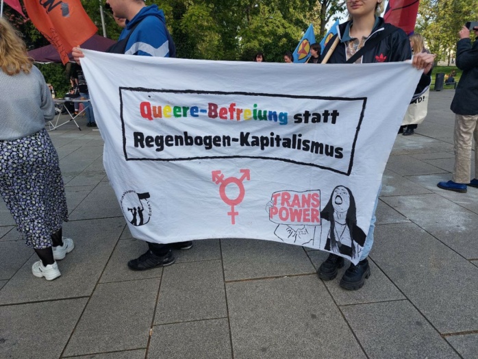 IDAHOBIT-Aktion am Wilhelm-Leuschner-Platz. Foto: Sabine Eicker