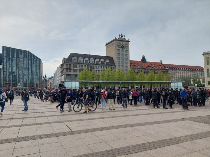 Gegenprotest von „Leipzig nimmt Platz!“ am Augustusplatz. Foto: Sabine Eicker