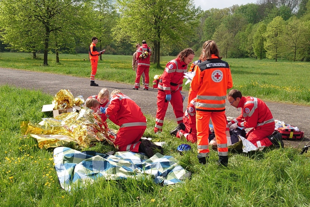 Meisterschaften im Rettungsschwimmen - Erste Hilfe. Foto: DRK KV Leipzig-Stadt e.V.