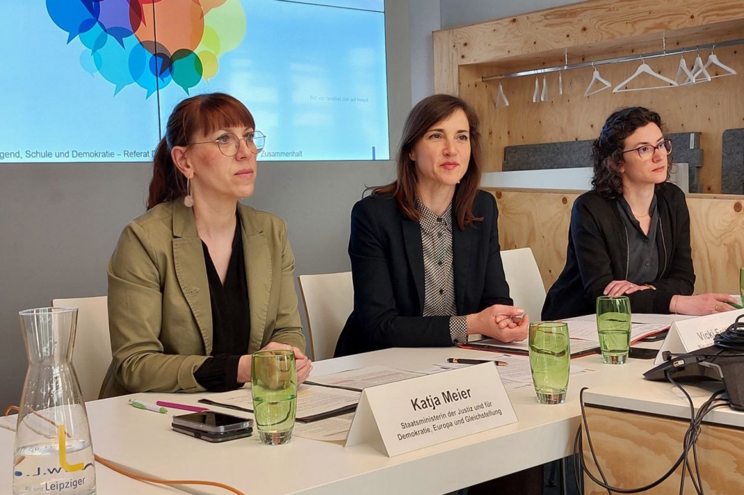 Katja Meier, Vicki Felthaus und Marett Katalin Klahn.