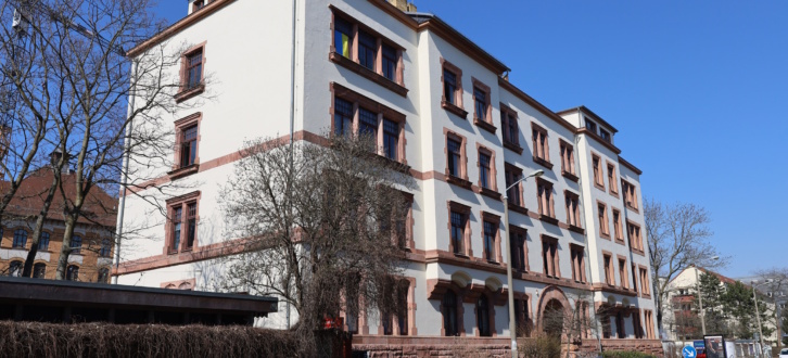 Das Haus der Demokratie in der Bernhard-Göring-Straße 152. Hier haben viele Vereine und Initiativen, die auf eine starke Bürgerbeteiligung setzen, ihr Büro, Die Leipziger Zeitung auch. Foto: Ralf Julke