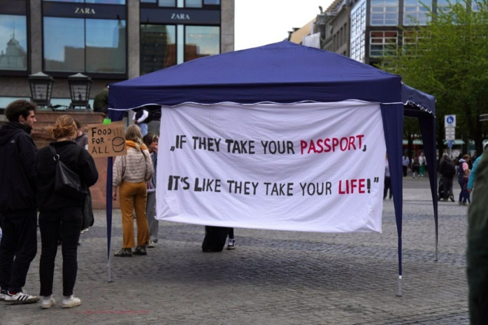 "If they take your passport it's like they take your life" Foto: Gregor Wünsch