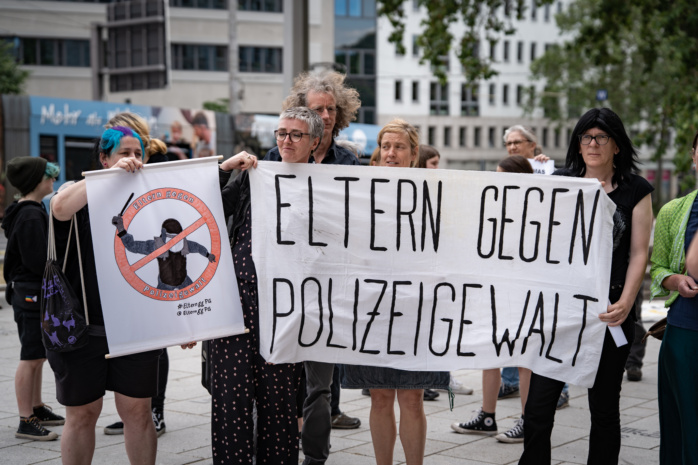 Kundgebung vor dem Neuem Rathaus zur Debatte über den 03.06 im Stadtrat. Foto: Ferdinand Uhl