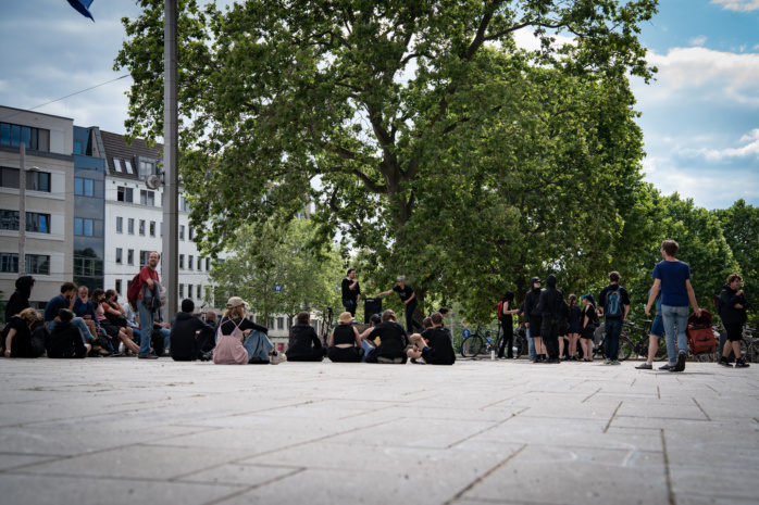Kundgebung vor dem Neuem Rathaus zur Debatte über den 03.06 im Stadtrat. Foto: Ferdinand Uhl