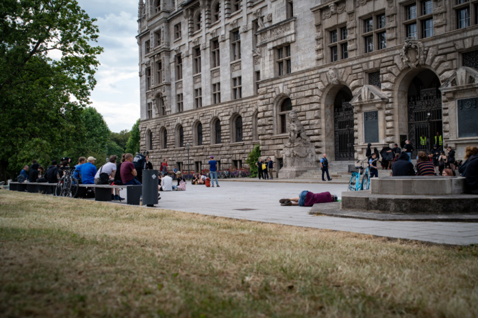 Kundgebung vor dem Neuem Rathaus zur Debatte über den 03.06 im Stadtrat. Foto: Ferdinand Uhl