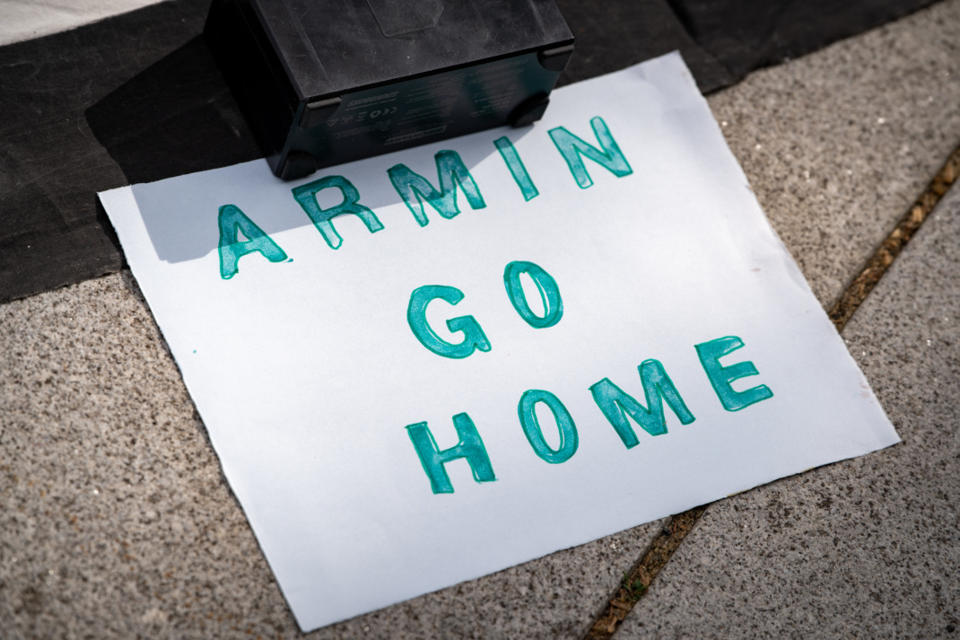 Kundgebung vor dem Neuem Rathaus zur Debatte über den 03.06 im Stadtrat. Foto: Ferdinand Uhl