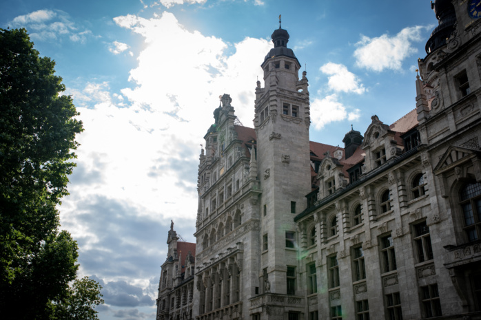 Kundgebung vor dem Neuem Rathaus zur Debatte über den 03.06 im Stadtrat. Foto: Ferdinand Uhl