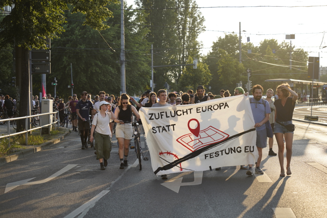 "Zuflucht Europa statt Festung EU" lautete das Motto der Demo von SDS Leipzig und Linxxnet. Foto: Tom Richter