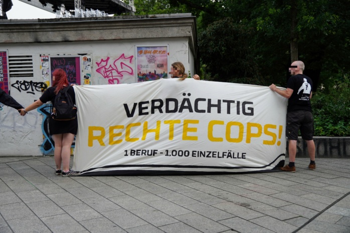 Banner mit der Aufschrift "Verdächtig rechte Jobs"