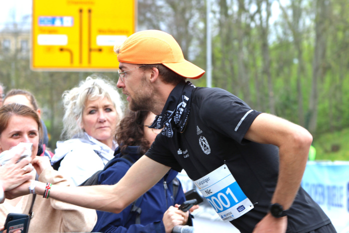 Titelverteidiger Nic Ihlow (SC DhfK Leipzig) vor dem Start des Leipzig Marathon. Foto: Sabine Eicker