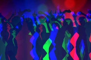 Tanzende Menschen in der Disco