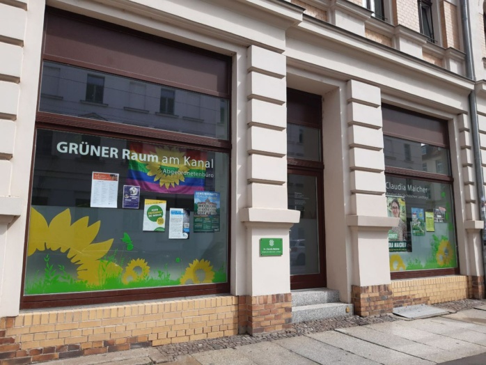 Parteibüro von Bündnis 90/Die Grünen in Leipzig-Plagwitz im Leipziger Westen nach einer Farb-Attacke von linken Aktivist*innen 