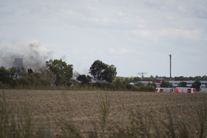 Mehrere Sparten eines Schrebergartenvereins in Grünau-Siedlung in Leipzig haben am 13. Juli 2023 gebrannt.