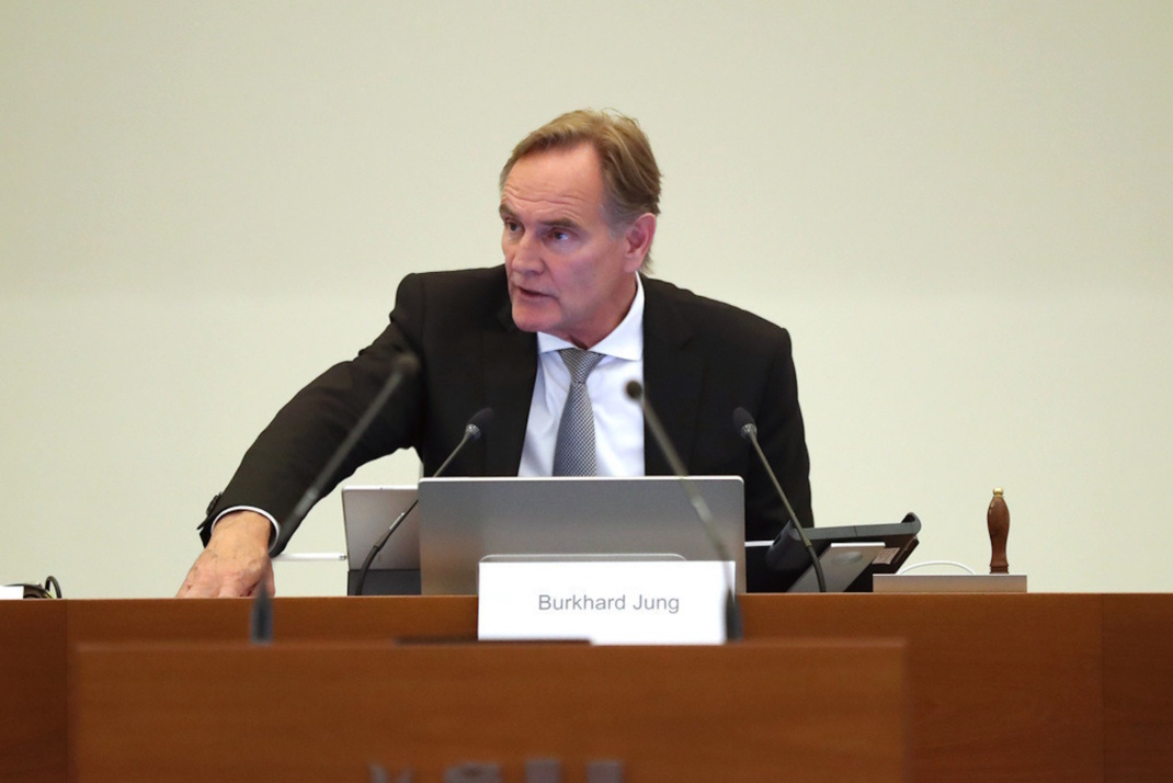 OBM Burkhard Jung im Stadtrat.