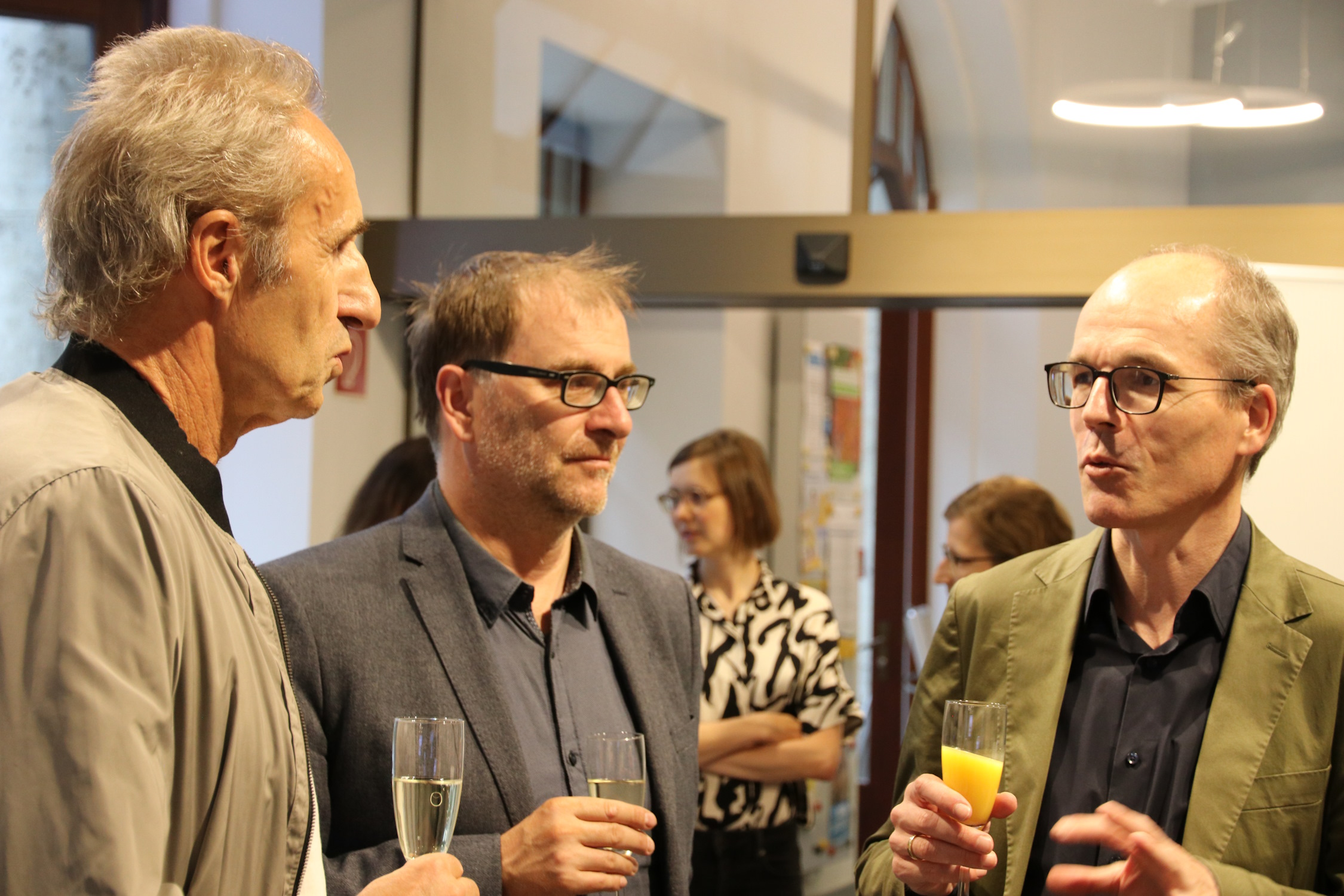 Künstler Maix Mayer im Gespräch mit Dr. Anselm Hartinger und Dr. Stefan Weppelmann. Foto: Sabine Eicker