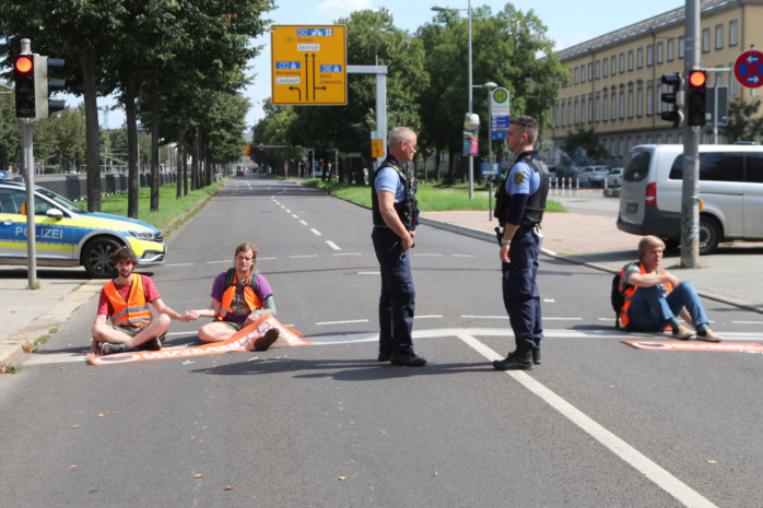 Blockade der Jahnallee.