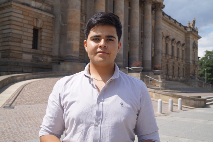 Omar glaubt an das Gute in den Menschen - zumindest manchmal. Foto: Yaro Allisat