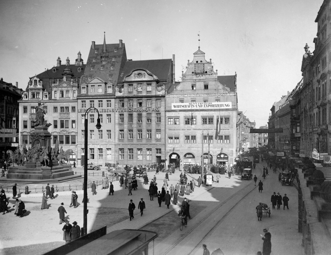Die Alte Waage am Leipziger Markt um 1923.