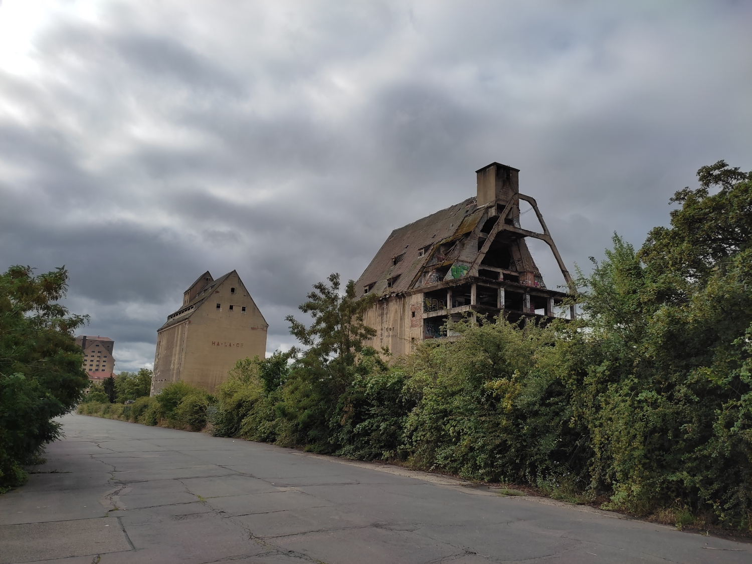 Alte Getreidespeicher am Lindenauer Hafen.