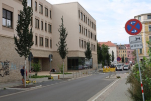 Parkverbotsregelung vor der Gundschule in der Gießerstraße. Foto: Ralf Julke