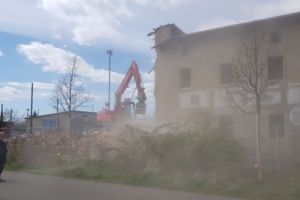 Abrissmaßnahme am Bahnhof.