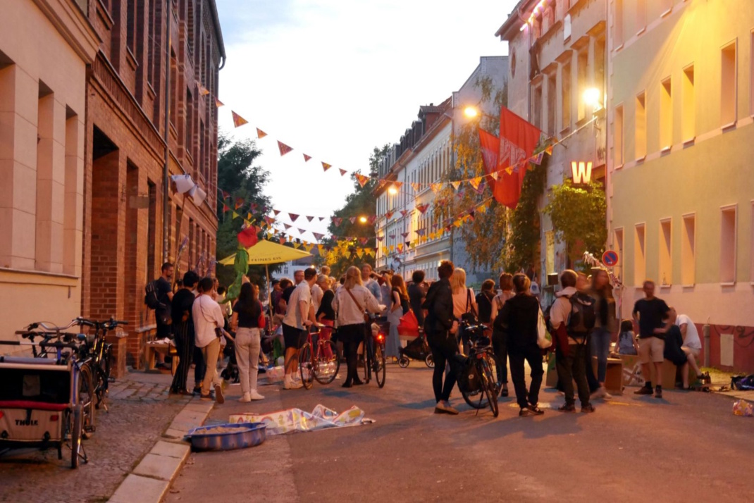 Sommerfest auf der Straße.