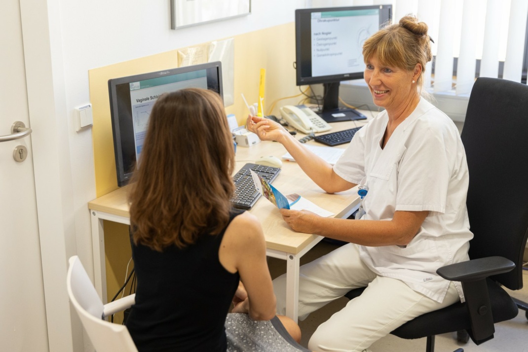 Dr. Reinhild Georgieff von der Klinik und Poliklinik für Frauenheilkunde leitet die komplementärmedizinischen Sprechstunde, die einzige dieser Art am Leipziger Uniklinikum. Foto: Stefan Straube / UKL