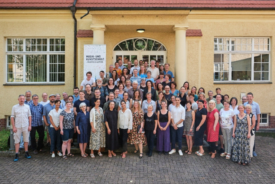 Gruppenfoto der Lehrkräfte am ersten Schultag. Foto: Foto: Rico Thumser