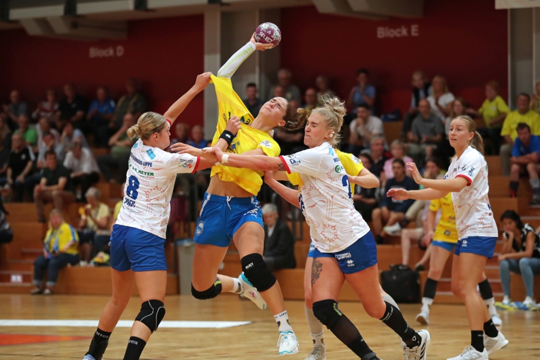Die Handballerinnen des HC Leipzig trafen im Pokalspiel gegen Blomberg-Lippe auf viele Hindernisse. Foto: Jan Kaefer