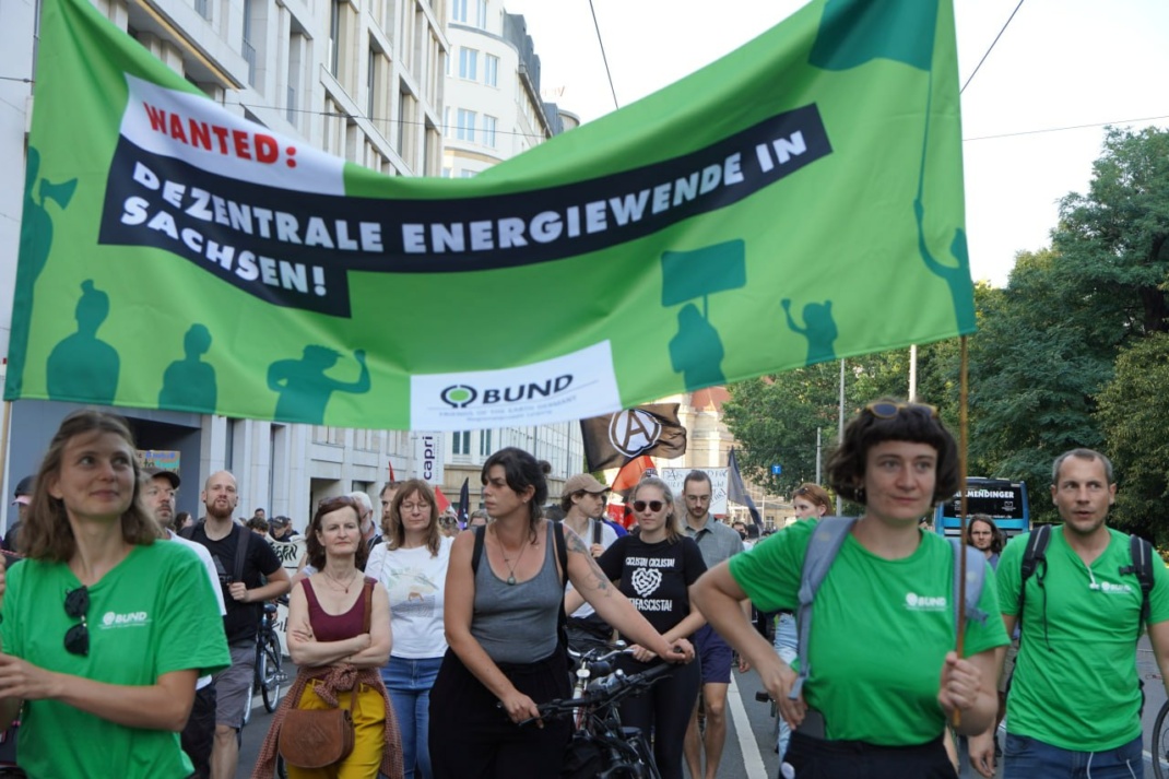 Teilnehmer des Klimastreiks am 15. September mit Banner.