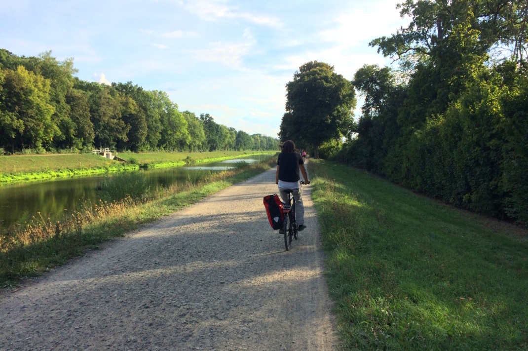 Radler auf dem Elsterradweg.