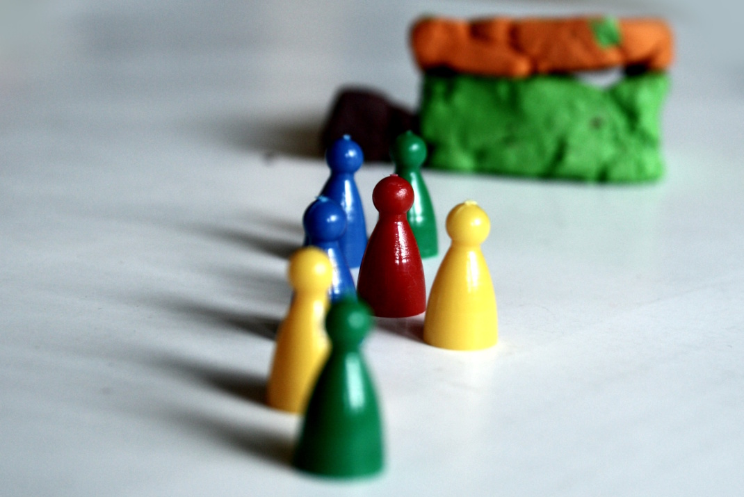 Farbige Spielfiguren.