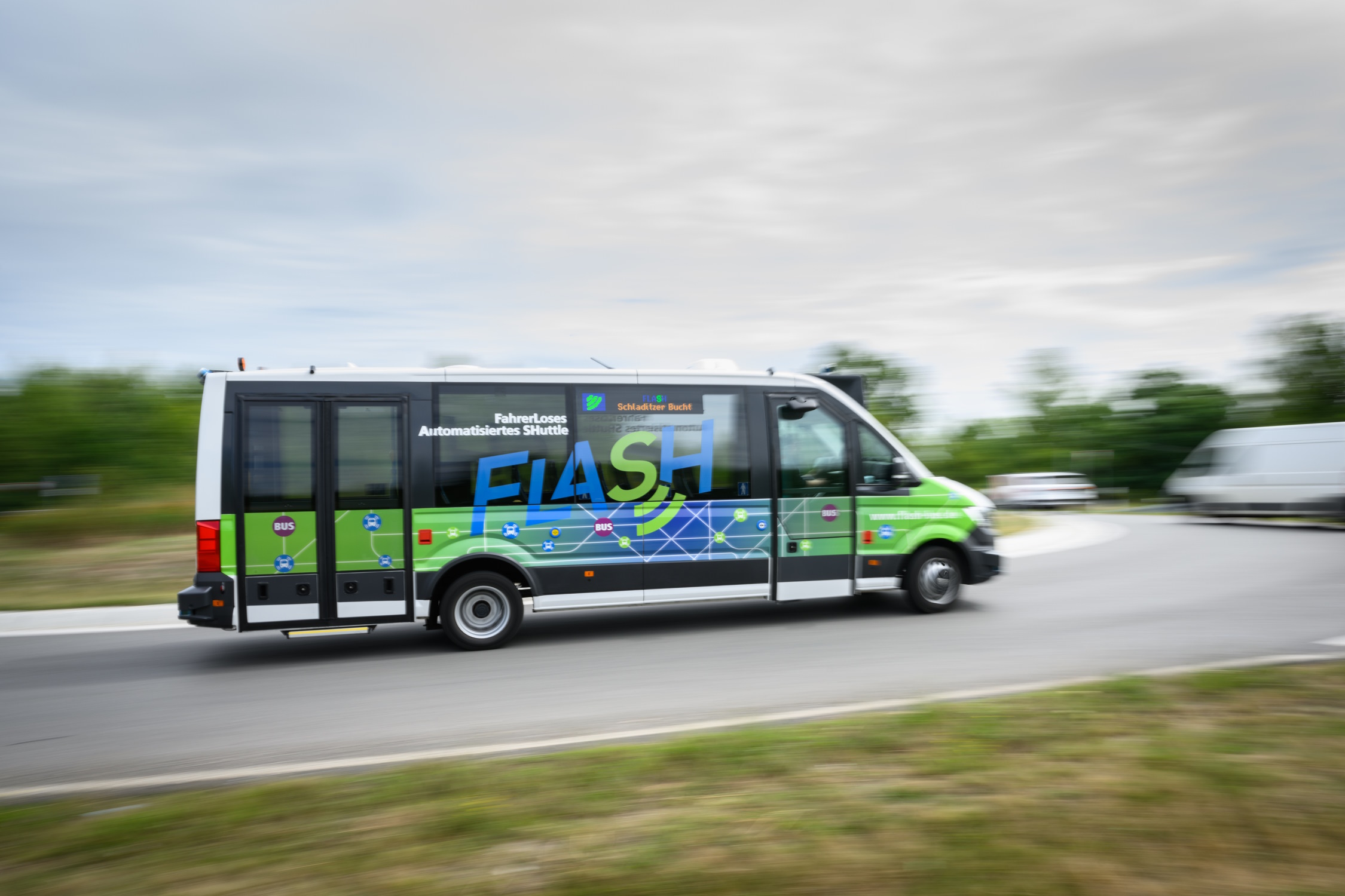 Der FLASH beim Pressetermin von Landkreis Nordsachsen und Mitteldeutschem Verkehrsverbund (MDV) an der Schladitzer Bucht am 13.07.2022. Foto: Landratsamt Nordsachsen