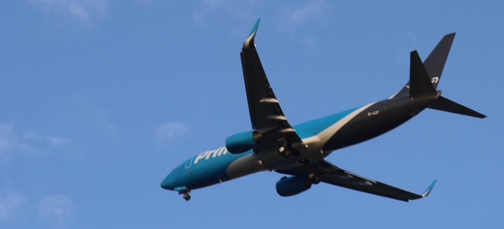 Maschine im Anflug auf den Flughafen Leipzig/Halle. Foto: Ralf Julke