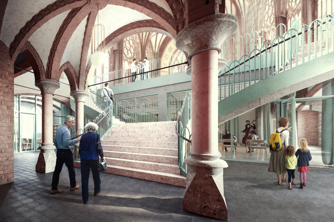 Kircheninneres, Menschen und Treppe.