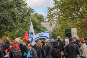 Solidarität mit Israel: 400 Menschen kamen zum Leuschnerplatz. Foto: Michael Freitag