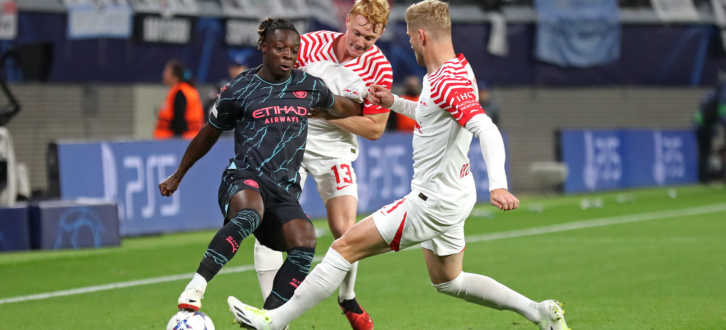 Kritik am kommerziellen Fußball in Leipzig richtet sich vor allem gegen den RB Leipzig ( hier das Spiel gegen Manchester City im Oktober 2023). Foto: Jan Kaefer