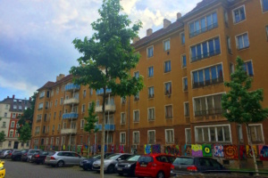 Eins der betroffenen LWB-Häuser in der Kochstraße 59 bis 63. Foto: Ralf Julke