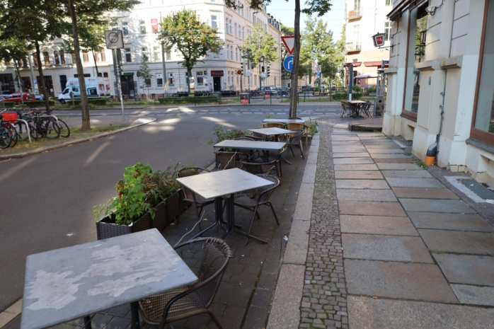 Schanigarten in der Leipziger Arndtstraße. Foto: Ralf Julke